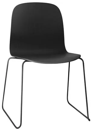 Muuto Visu Ruokapöydän tuoli kelkkajalustalla, musta