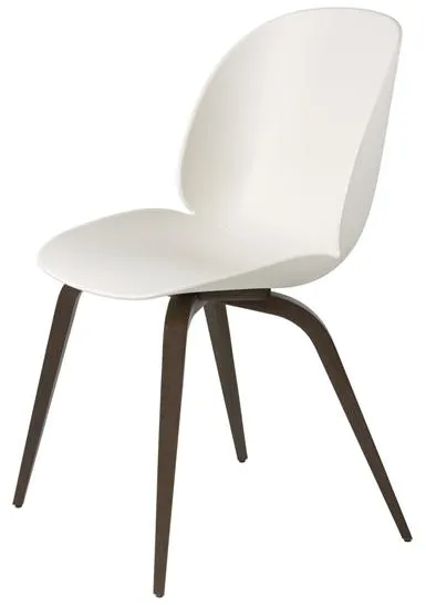 GUBI Beetle Ruokapöydän tuoli Puujalusta Savustettu tammi Matta/Alabasteri Valkoinen